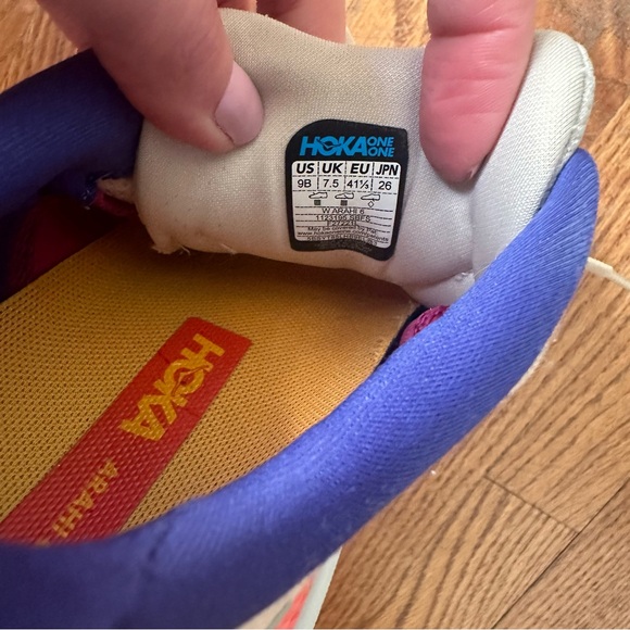 Hoka one one Arahi shoes EUC size 9! - Picture 7 of 7